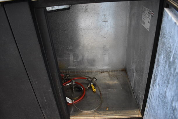 WOW! 2009 True Model TDD-4 Metal Commercial Direct Draw Kegerator w/ 3 Doors and 6 Couplers. 115 Volts, 1 Phase. 91x28x37. Tested and Powers On But Does Not Get Cold - Image 3 of 7