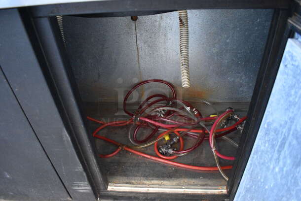 WOW! 2009 True Model TDD-4 Metal Commercial Direct Draw Kegerator w/ 3 Doors and 6 Couplers. 115 Volts, 1 Phase. 91x28x37. Tested and Powers On But Does Not Get Cold - Image 6 of 7