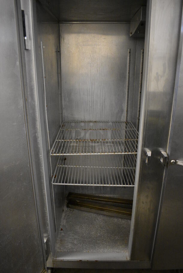GREAT! Continental Model 3R Stainless Steel Commercial 3 Door Reach In Cooler on Commercial Casters. 115 Volts, 1 Phase. 78.5x36x82. Tested and Powers On But Temps at 47 Degrees - Image 6 of 12