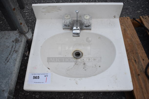 White Single Bay Sink w/ Faucet and Handles. 19x17x11