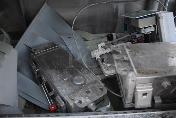 FANTASTIC! Hobart Model C44A Stainless Steel Commercial Conveyor Dishwasher. 208 Volts, 3 Phase. Goes GREAT w/ Item 566! 54x33x67  - Image 5 of 11