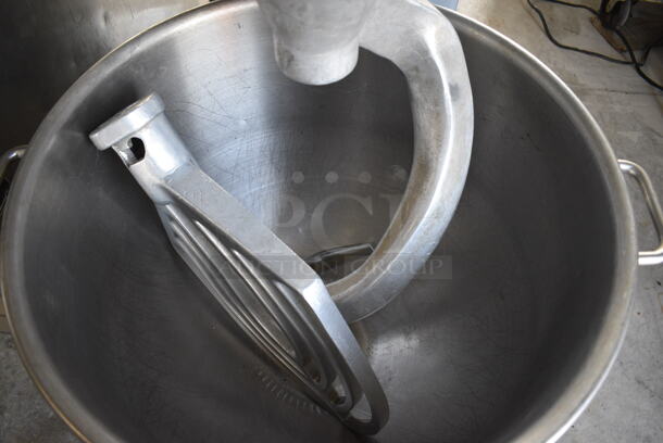 FANTASTIC! Hobart Model L-800 Metal Commercial Floor Style 80 Quart Planetary Mixer w/ Stainless Steel Mixing Bowl, Dough Hook and Paddle Attachments. 208 Volts, 3 Phase. 28x43x55 - Image 5 of 9