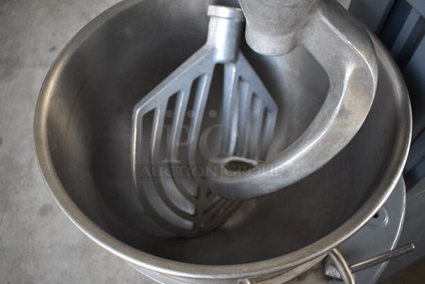 FANTASTIC! Hobart Model L-800 Metal Commercial Floor Style 80 Quart Planetary Mixer w/ Stainless Steel Mixing Bowl, Dough Hook and Paddle Attachments. 208 Volts, 3 Phase. 28x43x55 - Image 6 of 9