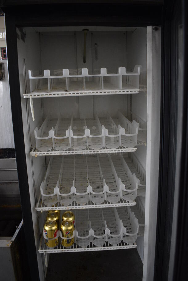 NICE! True Model GDM-23 Metal Commercial Single Door Reach In Cooler Merchandiser on Commercial Casters. 115 Volts, 1 Phase. 27x31x82. Tested and Working! - Image 4 of 6