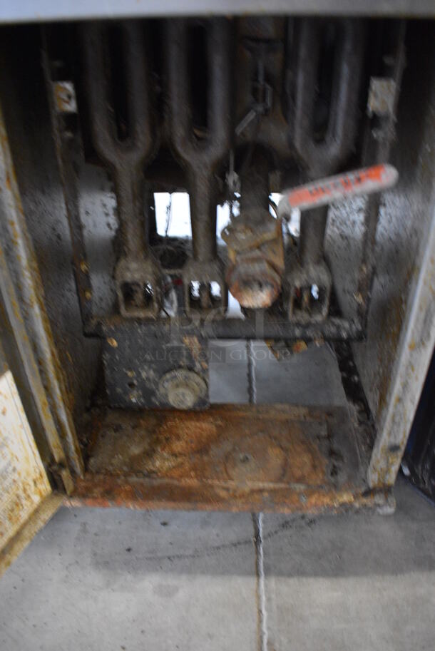 NICE! Dean Model SR42GNS Stainless Steel Commercial Natural Gas Powered Floor Style Deep Fat Fryer on Commercial Casters. 105,000 BTU. 15.5x30x48 - Image 5 of 6