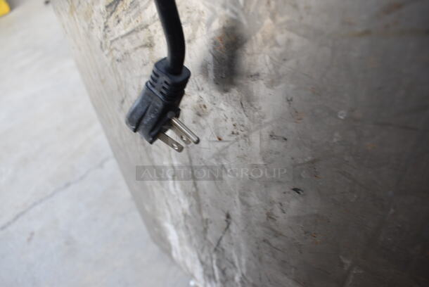 NICE! Avantco Model 178CFD1RR Stainless Steel Commercial Single Door Reach In Cooler on Commercial Casters. 115 Volts, 1 Phase. 29x33x82.5. Tested and Working! - Image 8 of 8
