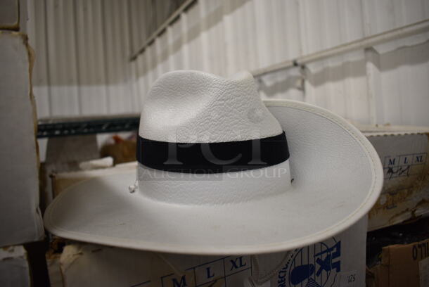 4 IN ORIGINAL BOX! Director's Showcase White Plastic Small Hats. 4 Times Your Bid! - Image 3 of 5
