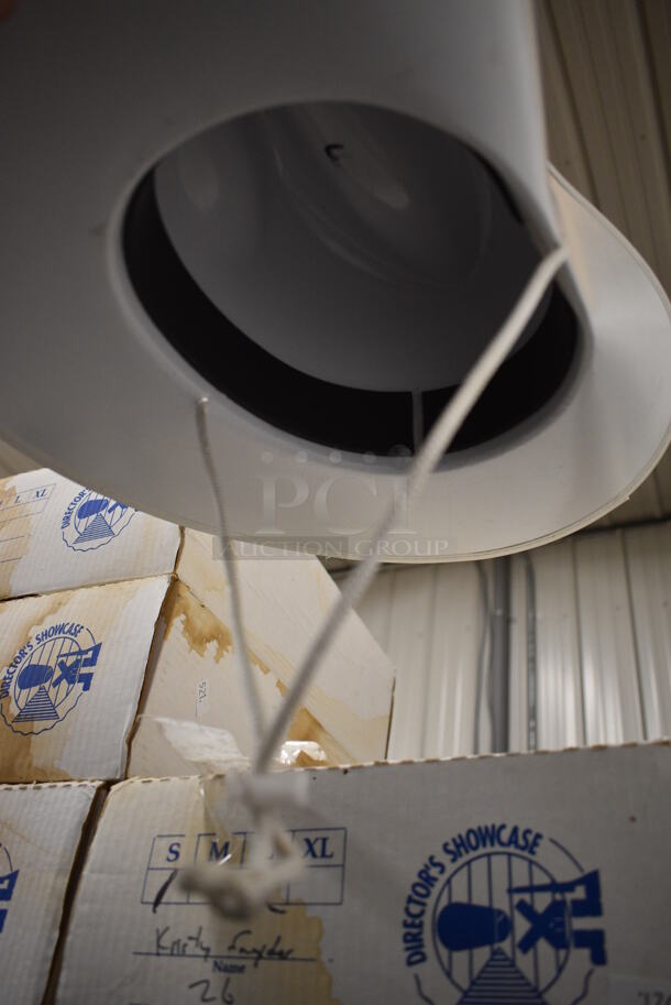 4 IN ORIGINAL BOX! Director's Showcase White Plastic Medium Hats. 4 Times Your Bid! - Image 4 of 5