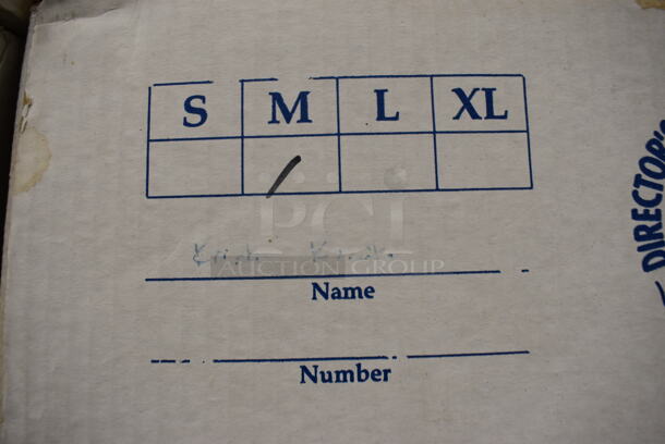 4 IN ORIGINAL BOX! Director's Showcase White Plastic Medium Hats. 4 Times Your Bid! - Image 5 of 5
