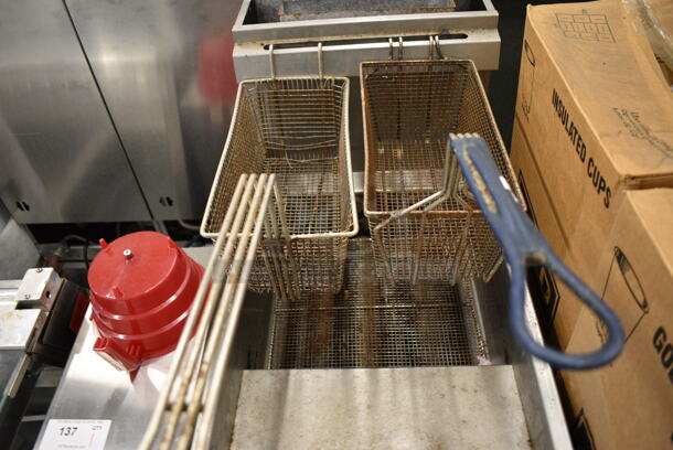 NICE! Elite Model EFS-40 Stainless Steel Commercial Floor Style Natural Gas Powered Deep Fat Fryer w/ 2 Metal Fry Baskets. 105,000 BTU. 15.5x31x46 - Image 3 of 6