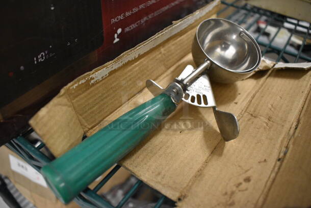 Metal Scoop. 9" - Image 1 of 2
