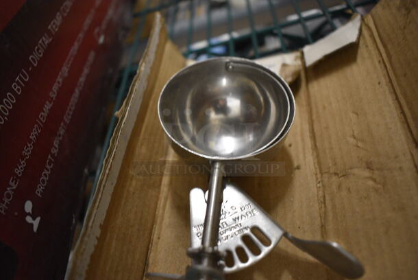 Metal Scoop. 9" - Image 2 of 2
