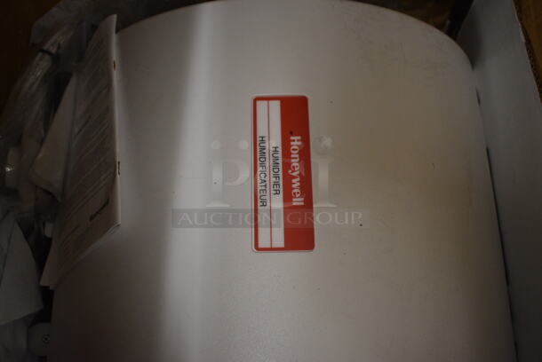 IN ORIGINAL BOX! Honeywell Model HE240/280 Humidifier. 15x17x11 - Image 3 of 5