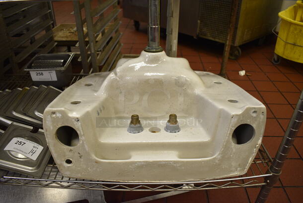 White Single Bay Sink. 21x18x10 - Image 1 of 2
