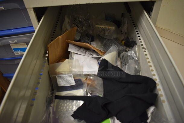Hon Tan Metal 4 Drawer Filing Cabinet. 15x27x52 - Image 4 of 7