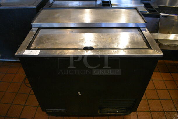 GREAT! 2005 True Model T-36-GC Stainless Steel Commercial Back Bar Cooler on Commercial Casters. 115 Volts, 1 Phase. 37x27x37
