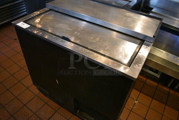 GREAT! 2005 True Model T-36-GC Stainless Steel Commercial Back Bar Cooler on Commercial Casters. 115 Volts, 1 Phase. 37x27x37 - Image 3 of 5