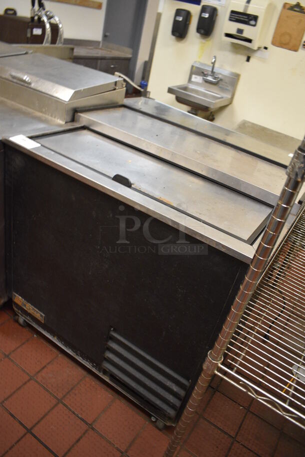 NICE! 2004 True Model T-36-GC Stainless Steel Commercial Back Bar Bottle Cooler on Commercial Casters. 115 Volts, 1 Phase. 37x27x38. Unit Was Working When Restaurant Closed! - Image 2 of 6