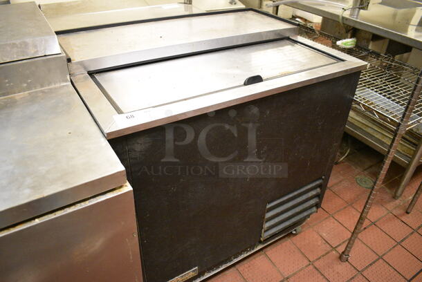 NICE! 2004 True Model T-36-GC Stainless Steel Commercial Back Bar Bottle Cooler on Commercial Casters. 115 Volts, 1 Phase. 37x27x38. Unit Was Working When Restaurant Closed! - Image 6 of 6
