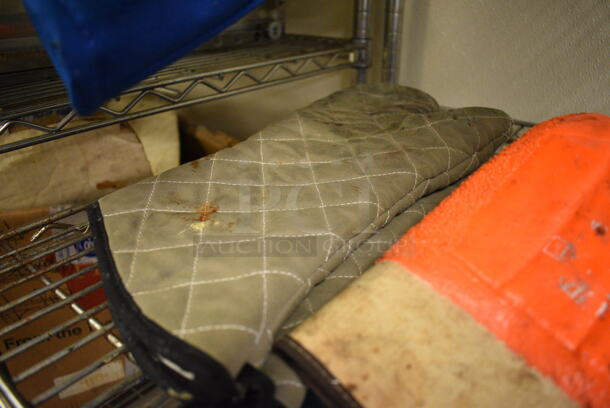 ALL ONE MONEY! Lot of 7 Various Oven Mitts! Includes 7x14  - Image 2 of 2