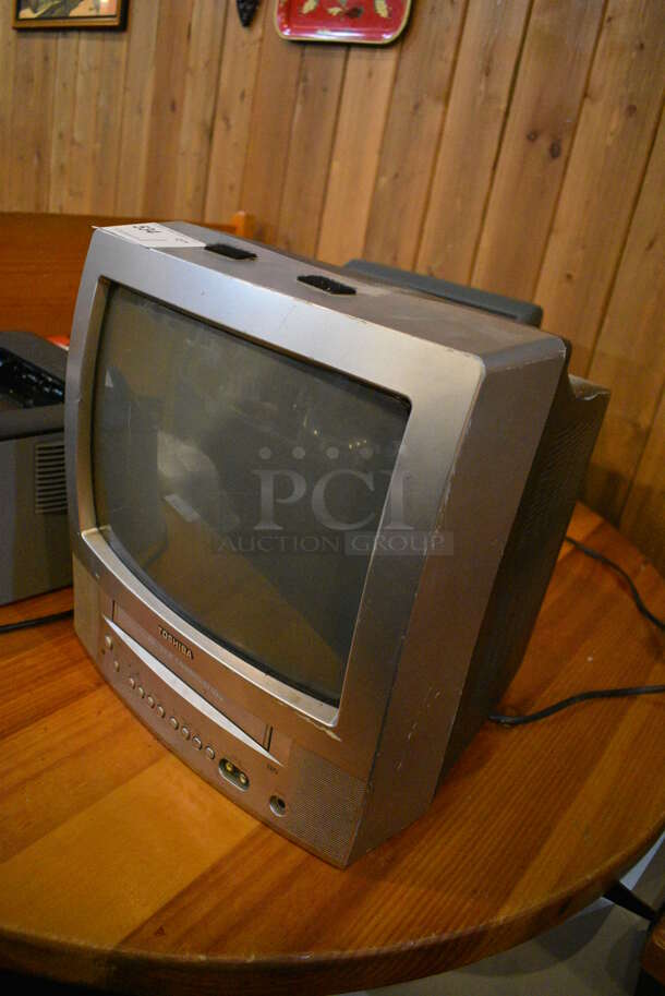Toshiba Model MV13P2 TV / VCR Combination. 14x14x15 - Image 2 of 4
