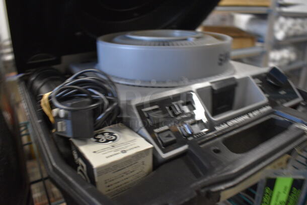 2 Kodak Ektagraphic III AMT Projectors In Hard Case. 15x17x7. 2 Times Your Bid! - Image 2 of 5
