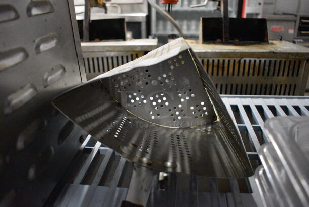 Metal Basket. 9x5x12 - Image 2 of 2