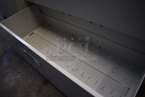 Gray Metal 2 Drawer Filing Cabinet. 14x18x28.5 - Image 4 of 4