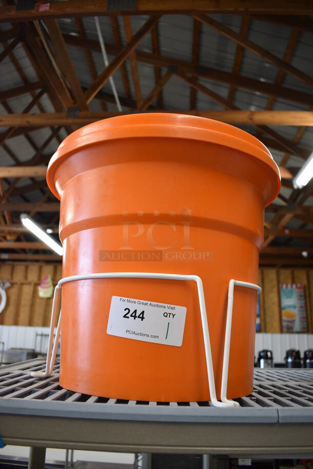 Orange Poly Lettuce Spinner Salad Spinner. 18x18x21 - Image 1 of 2