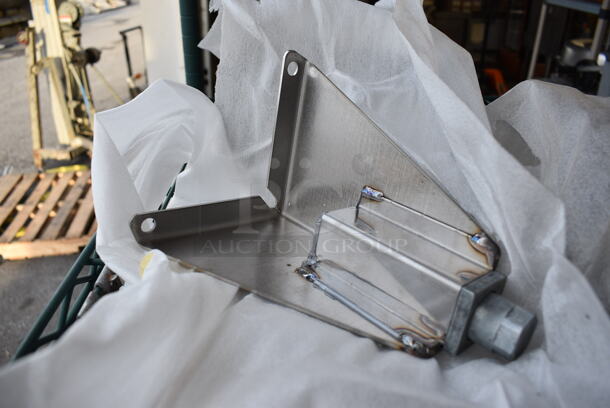 2 BRAND NEW IN BOX! Sets of 4 Metal Legs for Convection Oven! 2 Times Your Bid! - Image 4 of 5