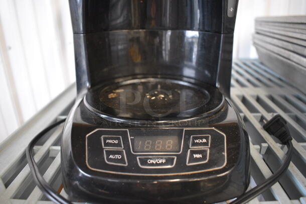 Black & Decker Countertop Coffee Machine. 8x10x13 - Image 3 of 3