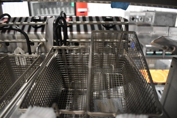 Cecilware Stainless Steel Countertop Electric Powered 2 Bay Fryer w/ 4 Metal Fry Baskets. 21.5x17x16 - Image 3 of 8