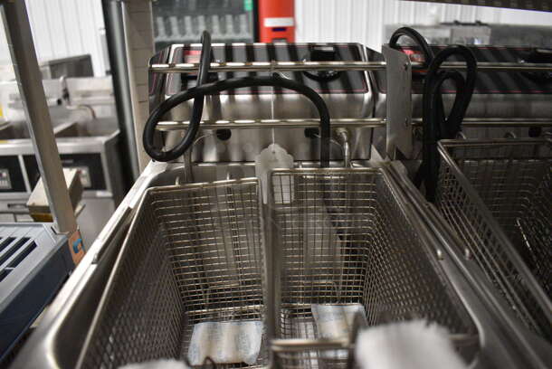 Cecilware Stainless Steel Countertop Electric Powered 2 Bay Fryer w/ 4 Metal Fry Baskets. 21.5x17x16 - Image 4 of 8
