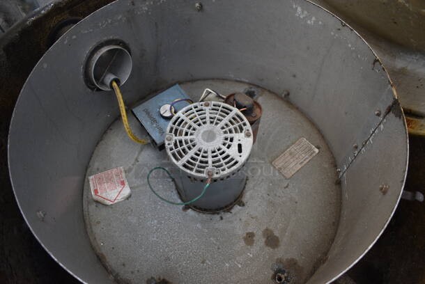 Metal Commercial Rooftop Mushroom Exhaust Fan. 115 Volts, 1 Phase. 36x36x32 - Image 5 of 7