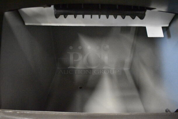 WOW! Manitowoc Model SD0502A Stainless Steel Commercial Air Cooled Ice Machine Head on Manitowoc Model B400 Stainless Steel Commercial Bin. 115 Volts, 1 Phase. 30x33x60 - Image 4 of 6