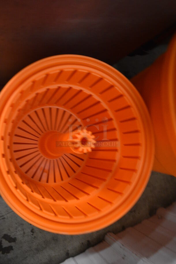 Dynamic Orange Poly Lettuce Spinner Salad Spinner. 13x13x18 - Image 2 of 2