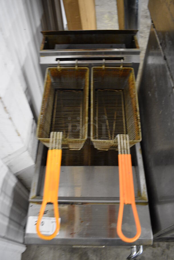 NICE! Royal Model RCF-25 Stainless Steel Commercial Countertop Gas Powered Deep Fat Fryer w/ 2 Metal Fry Baskets. 54,000 BTU. 15.5x30x25 - Image 3 of 5