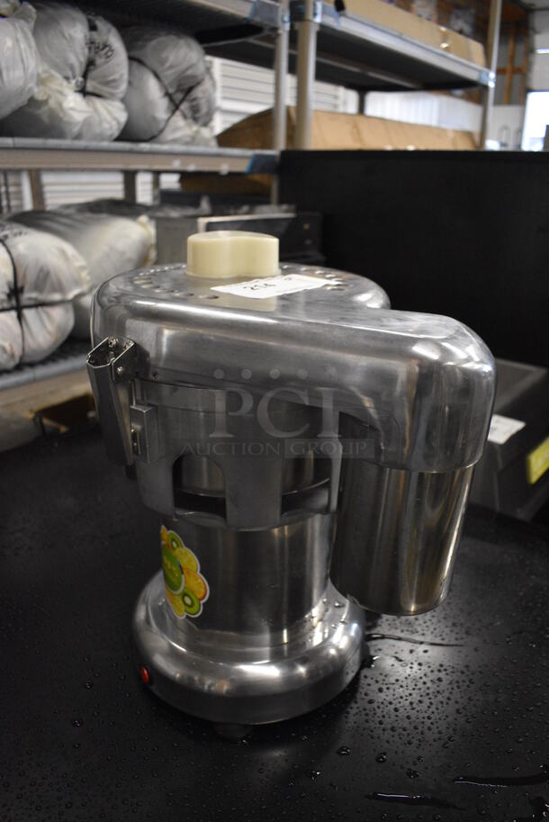 NICE! Model WF-A3000 Stainless Steel Commercial Countertop Juicer. 110 Volts, 1 Phase. 14x10x16. Tested and Does Not Power On - Image 4 of 5