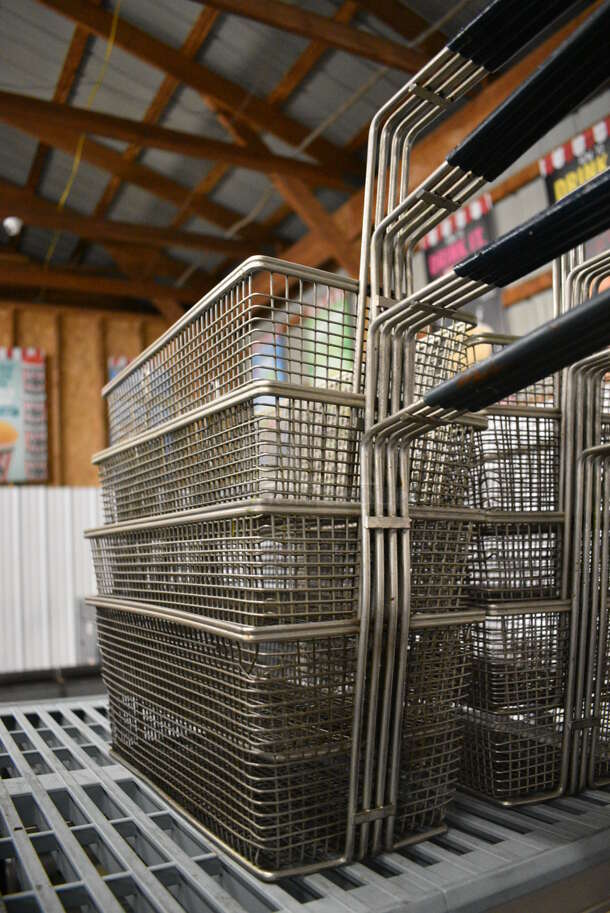 4 Metal Fry Baskets. 6.5x21x9. 4 Times Your Bid! - Image 2 of 3