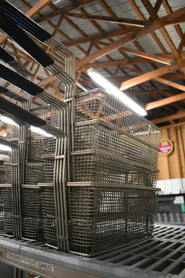 4 Metal Fry Baskets. 6.5x21x9. 4 Times Your Bid! - Image 3 of 3