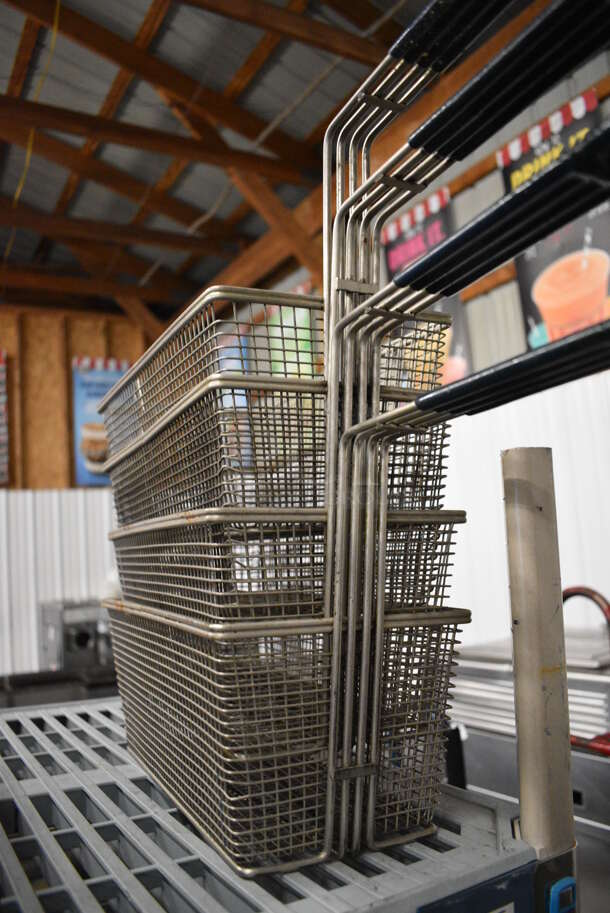 4 Metal Fry Baskets. 6.5x21x9. 4 Times Your Bid! - Image 2 of 3