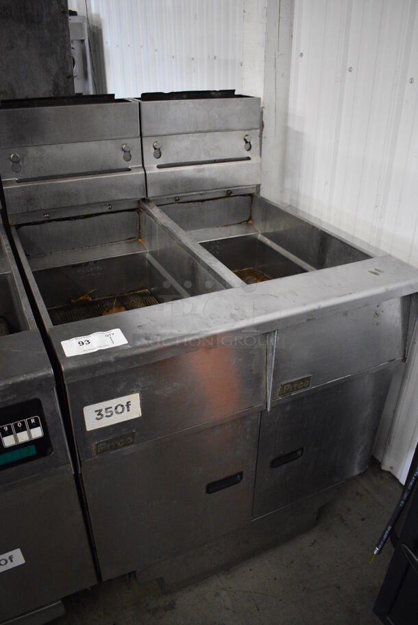 FANTASTIC! 2008 Pitco Frialator Model SG14 Stainless Steel Commercial Floor Style Natural Gas Powered 2 Bay Deep Fat Fryer w/ Filtration System on Commercial Casters. 110,000 BTU. 31.5x34.5x46 - Image 2 of 8