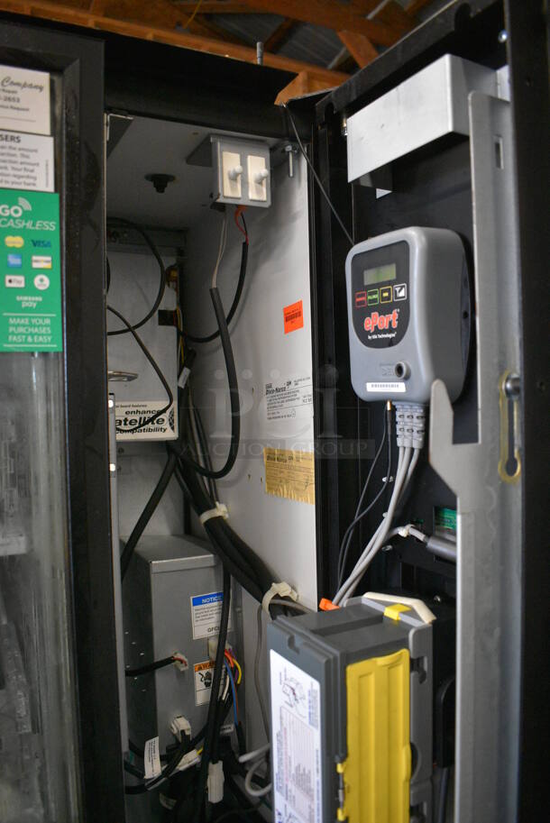 WOW! Dixie-Narco Model DN5800-4C Metal Commercial Floor Style Bottled Drink Vending Machine w/ Cash and Coin Acceptor and Credit Card Reader. 115 Volts, 1 Phase. 47x36x73. Tested and Working! - Image 6 of 10