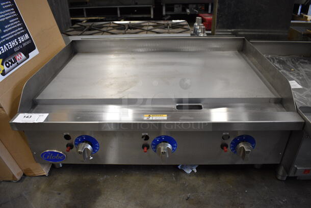 BRAND NEW SCRATCH AND DENT! Globe Stainless Steel Commercial Countertop Gas Powered Flat Top Griddle w/ Thermostatic Controls. 36x29x15.5