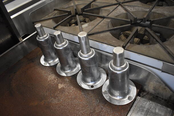 NICE! Globe Stainless Steel Commercial Countertop Gas Powered Flat Top Griddle w/ Thermostatic Controls. Comes w/ 4 Legs! 24x29x12 - Image 3 of 4