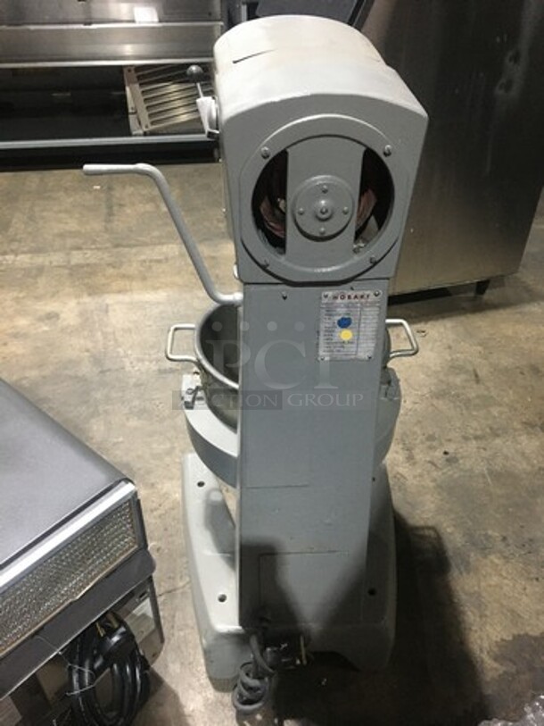 Hobart 30 Quart Floor Style Planetary Mixer! Model D300 Serial 14890A5! 208V 3 Phase! With Bowl And Hook!  - Image 4 of 11