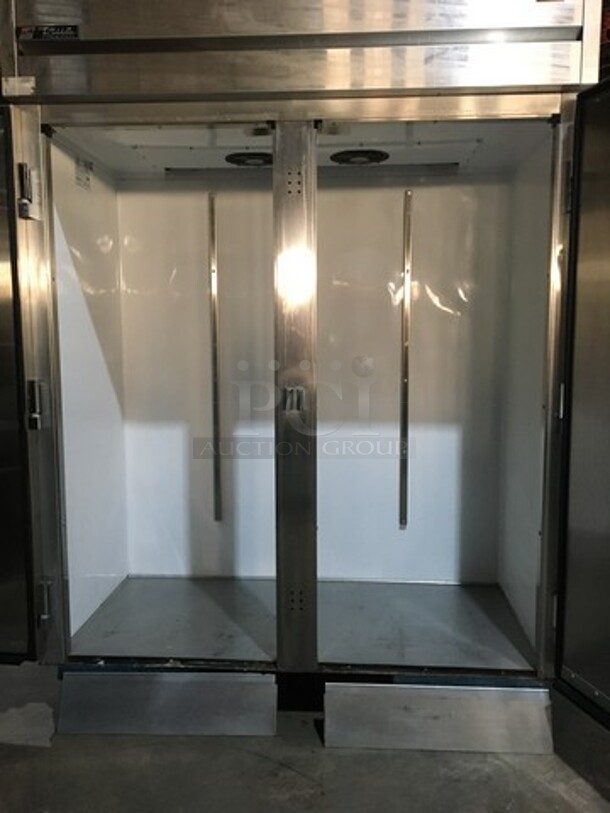 Amazing! True Heavy Duty Commercial 2 Door Roll In Rack FREEZER Dough Retarder! With Ramps! Model TG2FRI-2S Serial 7309816! All S.S.! 115/208/230V 1 Phase!  - Image 5 of 10