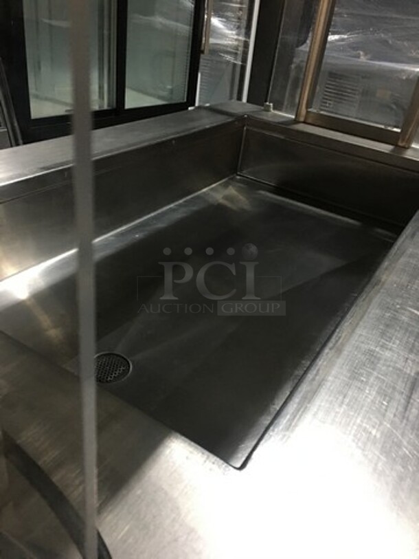 Delfield Refrigerated All Stainless Steel Refrigerated Cold Pan Salad Bar Island Merchandiser! With Sneeze Guard! Model KCSC50NU Serial 59213213M! 115V 1 Phase! On Commercial Casters!  - Image 5 of 12