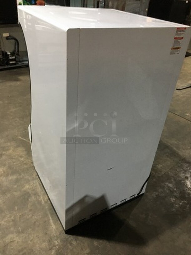 Wow! Beverage Air Refrigerated Open Grab-Go Case Merchandiser! Model BZ13-1-W! 115V 1Phase!  - Image 3 of 7