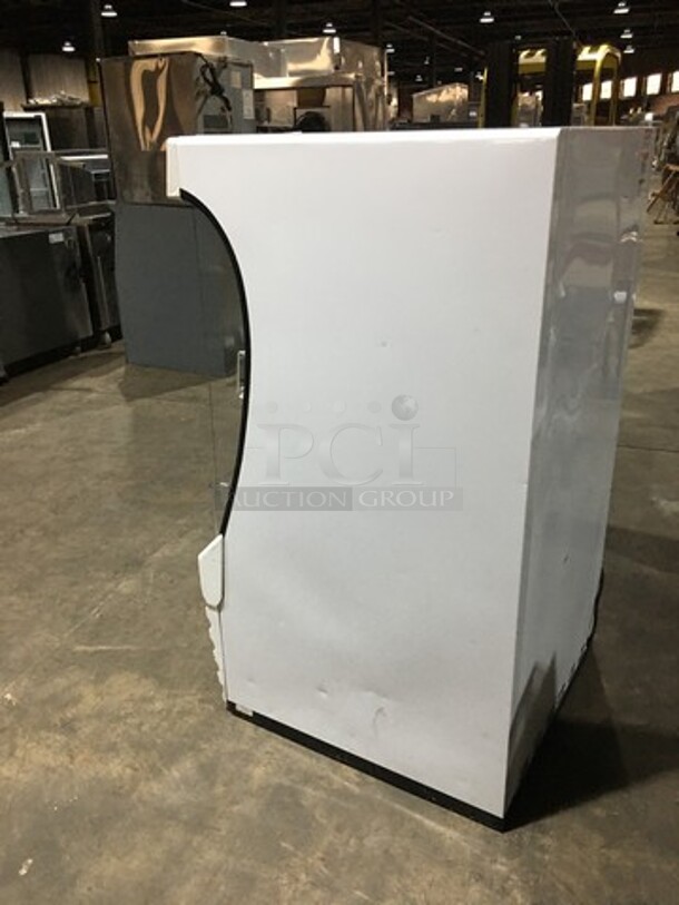 Wow! Beverage Air Refrigerated Open Grab-Go Case Merchandiser! Model BZ13-1-W! 115V 1Phase!  - Image 4 of 7